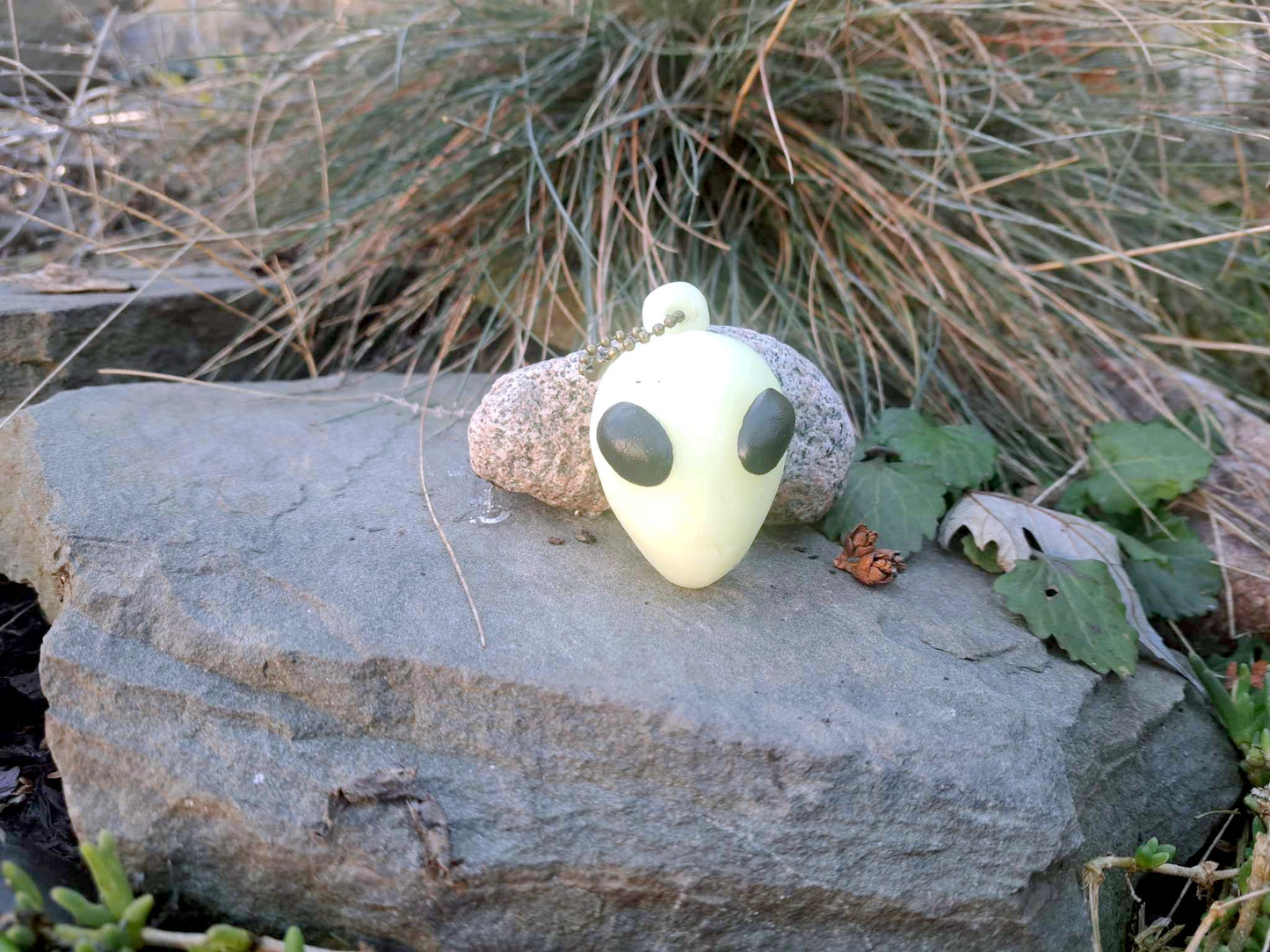 Alien keychain- glows in the dark!